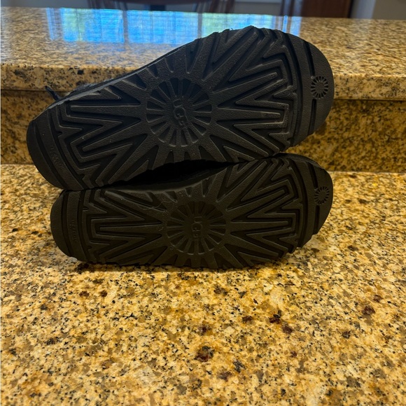 UGG Mini Bailey Bow Twinkle Black Boots - Women's 6 Glitter Sparkle EUC - Picture 7 of 7